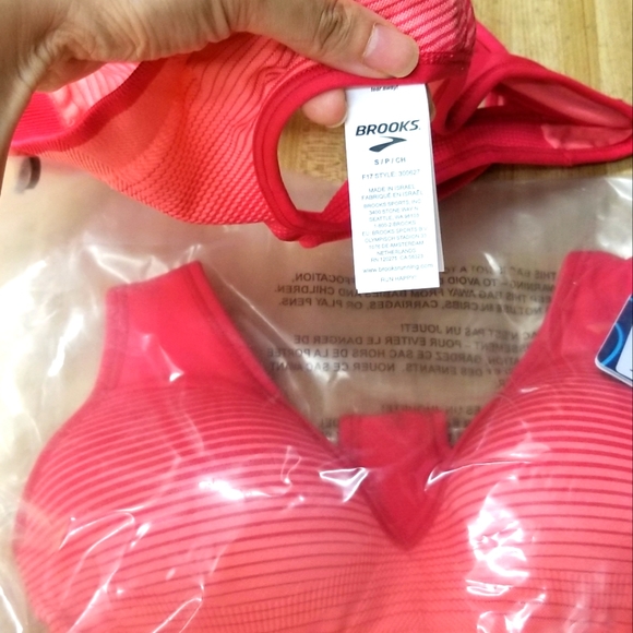 COPY - 2 NWT Brand New Brooks Racer Back Sports Bras - Picture 3 of 3